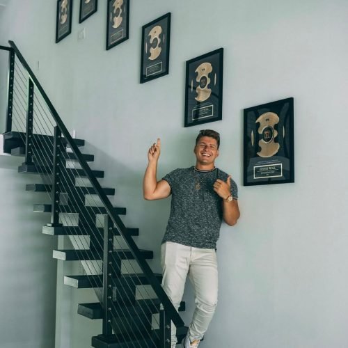 MV5BNzdkYzU0OWUtNWVkNS00MjZmLTljM2QtMTRmNGFjN2M5ZjQzXkEyXkFqcGc@._V1_